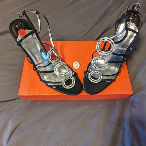 IVANKA TRUMP BLACK AND RHINESTONE HEELS - Picture 3 of 4